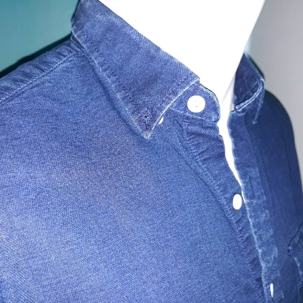 Old Navy mens deep indigo denim shirt. Medium